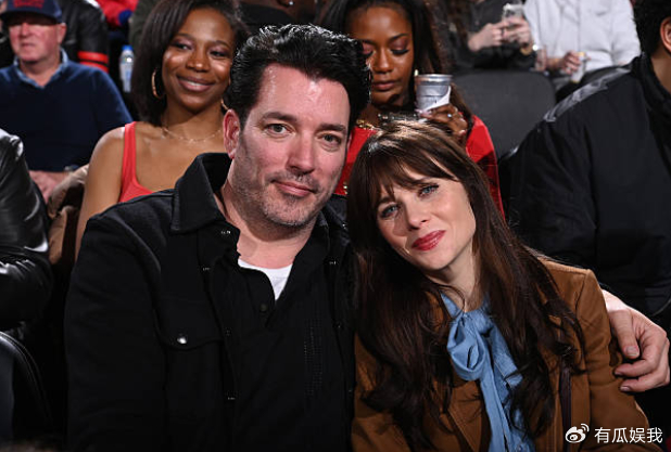 v体育-著名女演员观战洛城德比!她被誉为美国甜心 哈士奇蓝眼睛超迷人|佐伊-丹斯切尔|湖人|佐伊·丹斯切尔|洛杉矶快船队|洛杉矶湖人队_新浪体育_新浪新闻