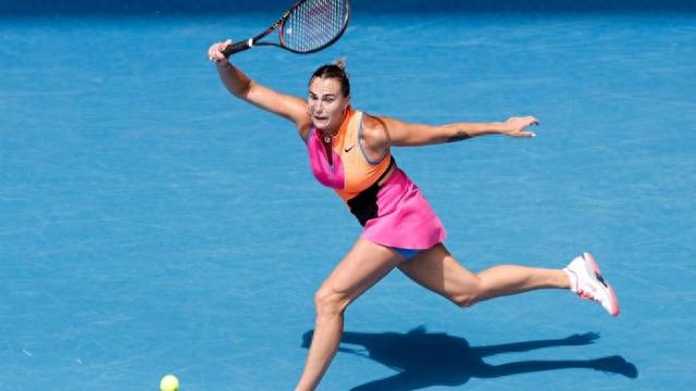 v站-八名种子齐聚八强，前六无一掉队，女子网坛终于不“乱”了？|新华社|墨尔本|萨巴伦卡|阿丽娜·萨巴伦卡|斯维托丽娜_新浪体育_新浪新闻