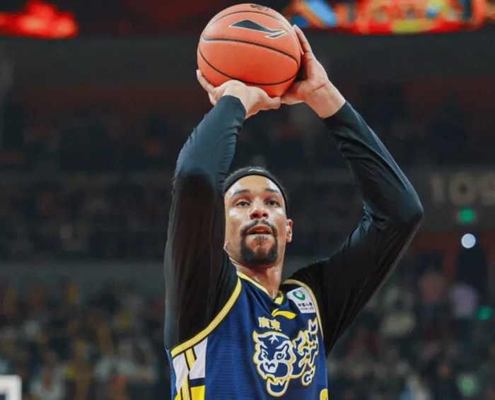 v体育-广东3将引绝望!萨林杰无护框,杜润旺张皓嘉攻守无作用!|新疆|崔永熙|冯傲|比赛|球员_新浪体育_新浪新闻